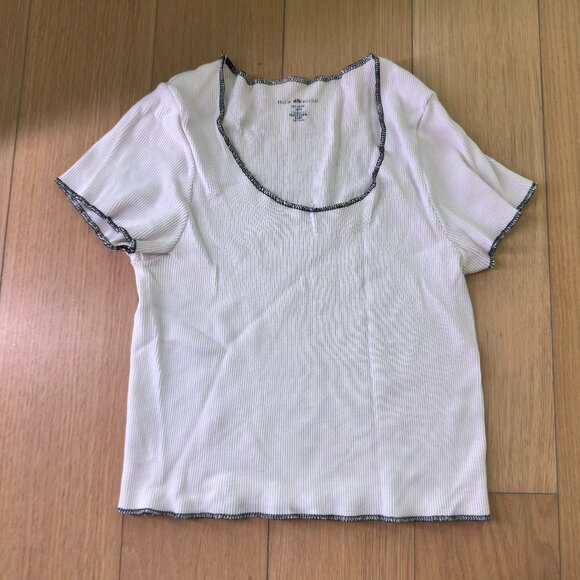 Brandy Melville Tee - Picture 1 of 3